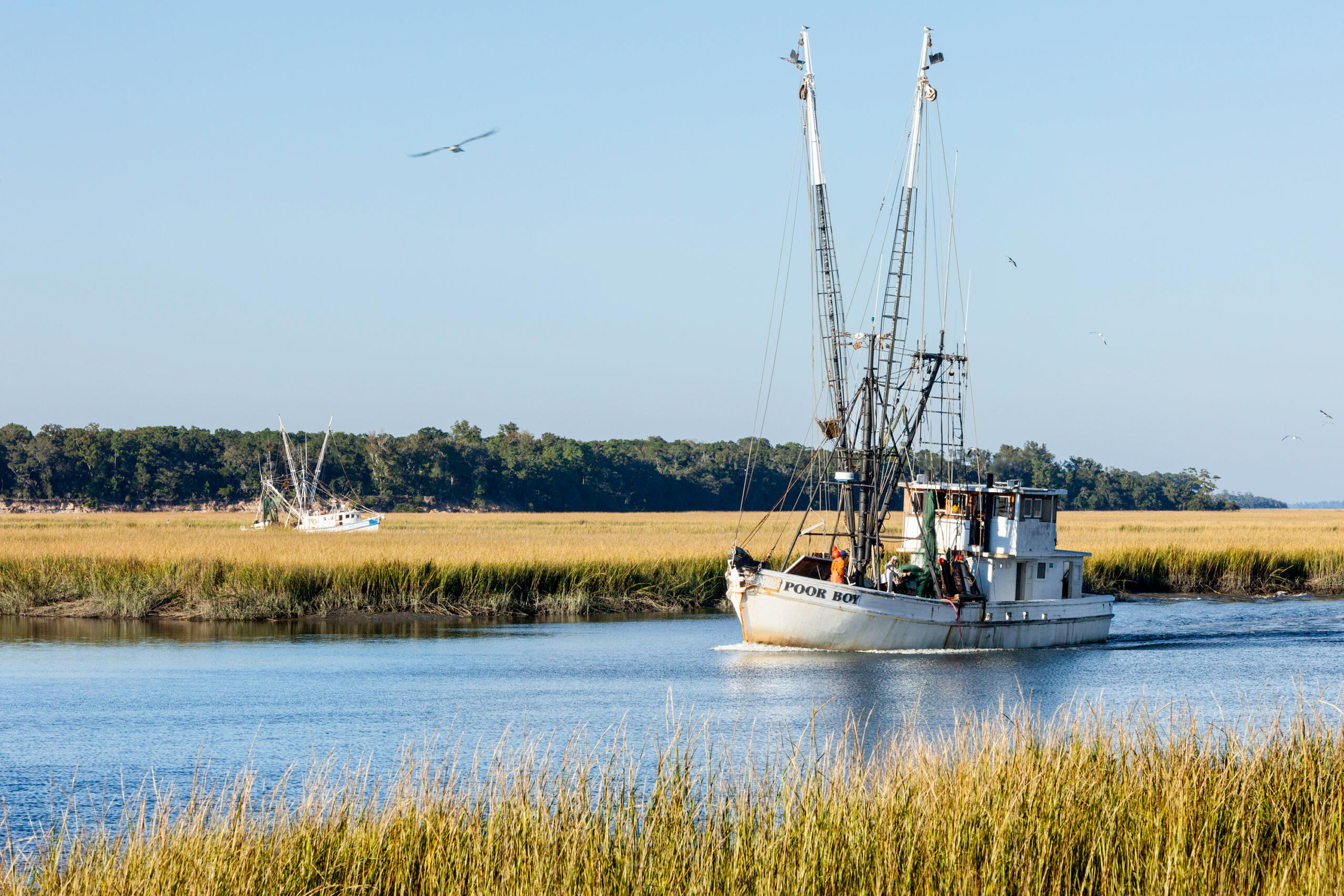 Savannah, Hilton Head, Beaufort, Charleston. Hand picked marinas, oyster bars, and hidden marsh anchorages - with time to wander and taste the coast.